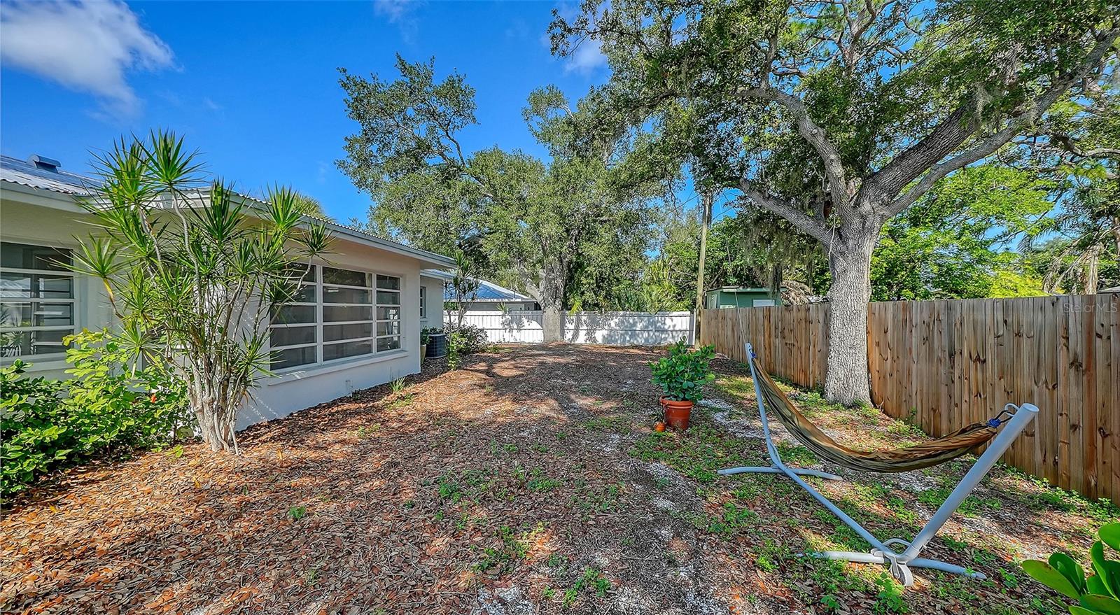 2719 Temple St Property Photo 38