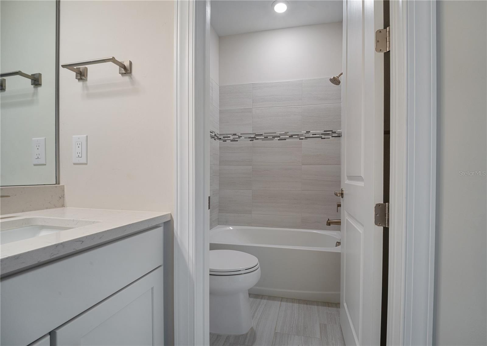 17057 Pine Lily Ln Property Photo 9