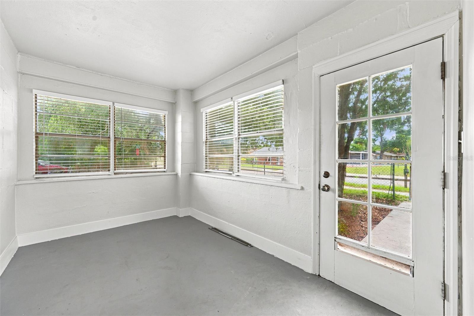 2425 9th Ave E Property Photo 3