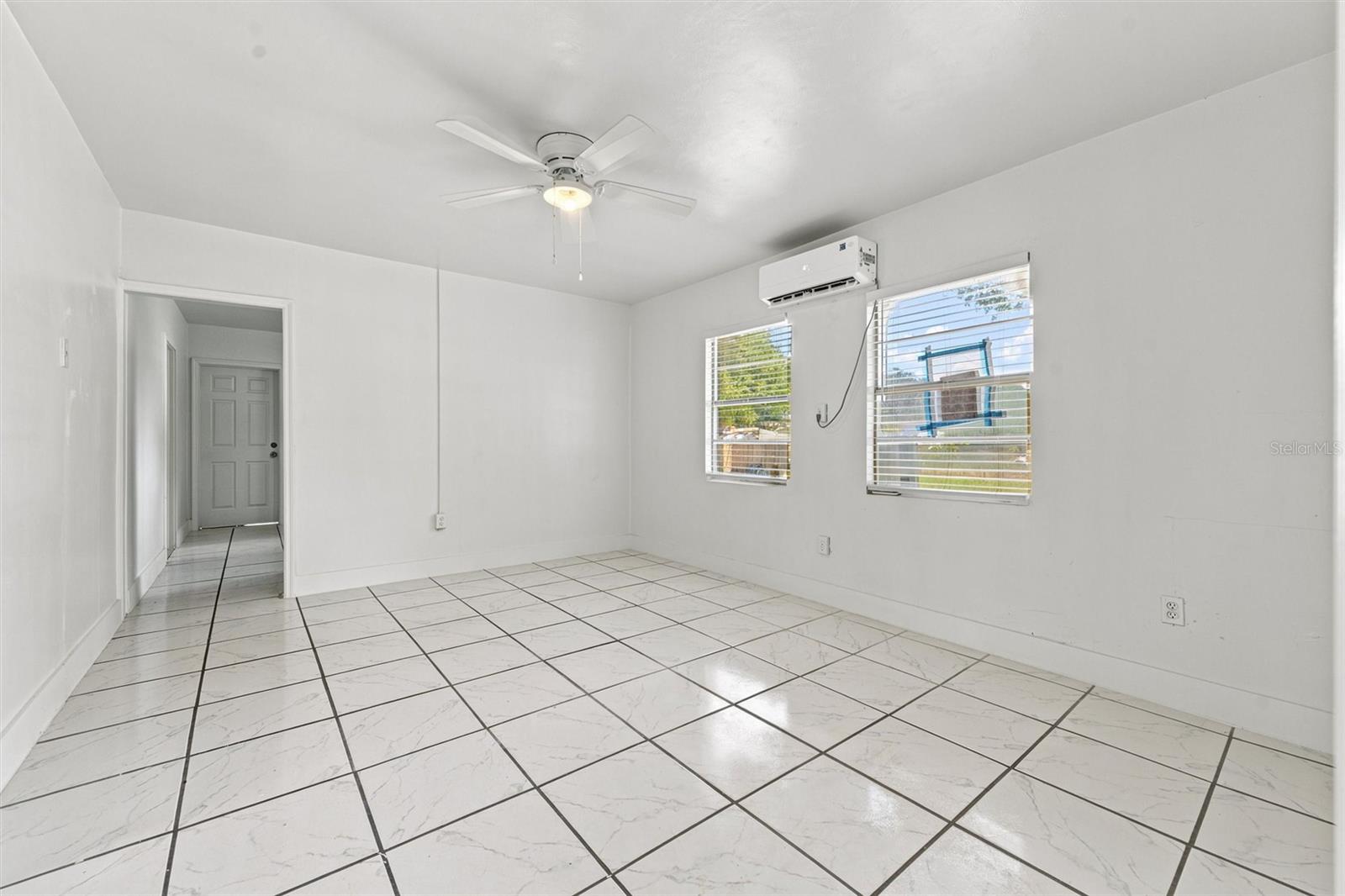2425 9th Ave E Property Photo 5