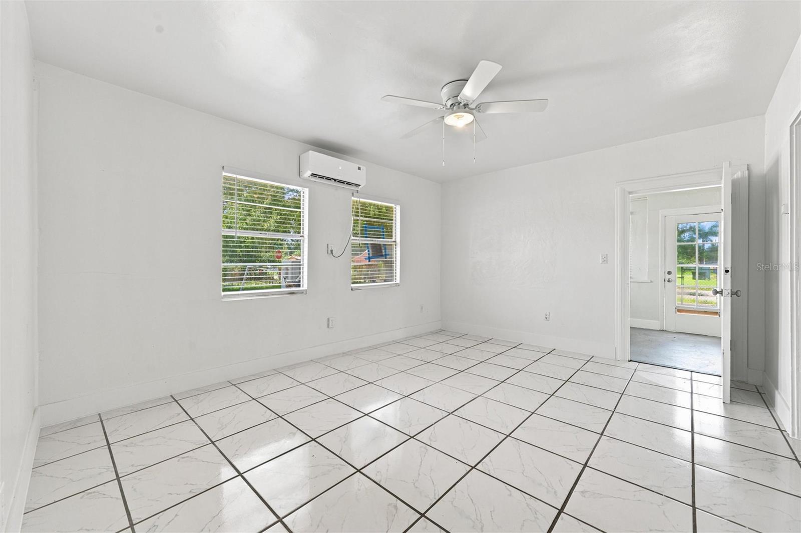 2425 9th Ave E Property Photo 6