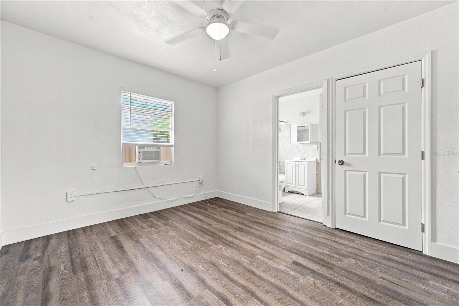 2425 9th Ave E Property Photo 8