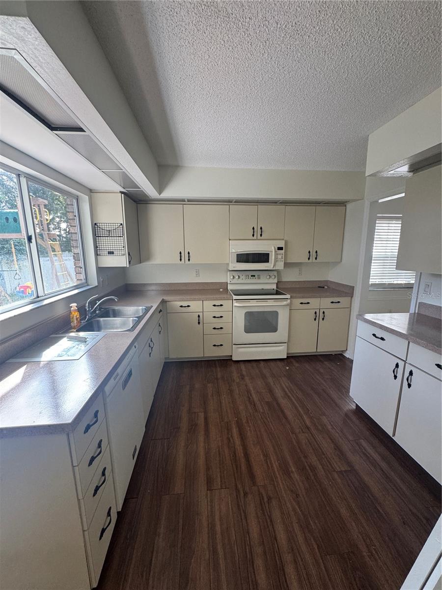 6812 Arbor Oaks Dr Property Photo 9