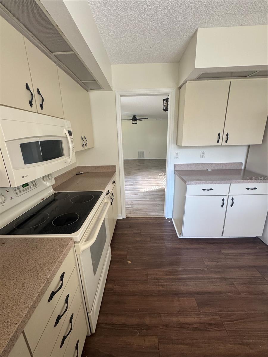 6812 Arbor Oaks Dr Property Photo 10