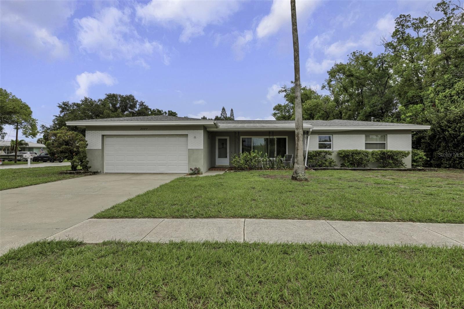 2077 Druid Rd E Property Photo 1