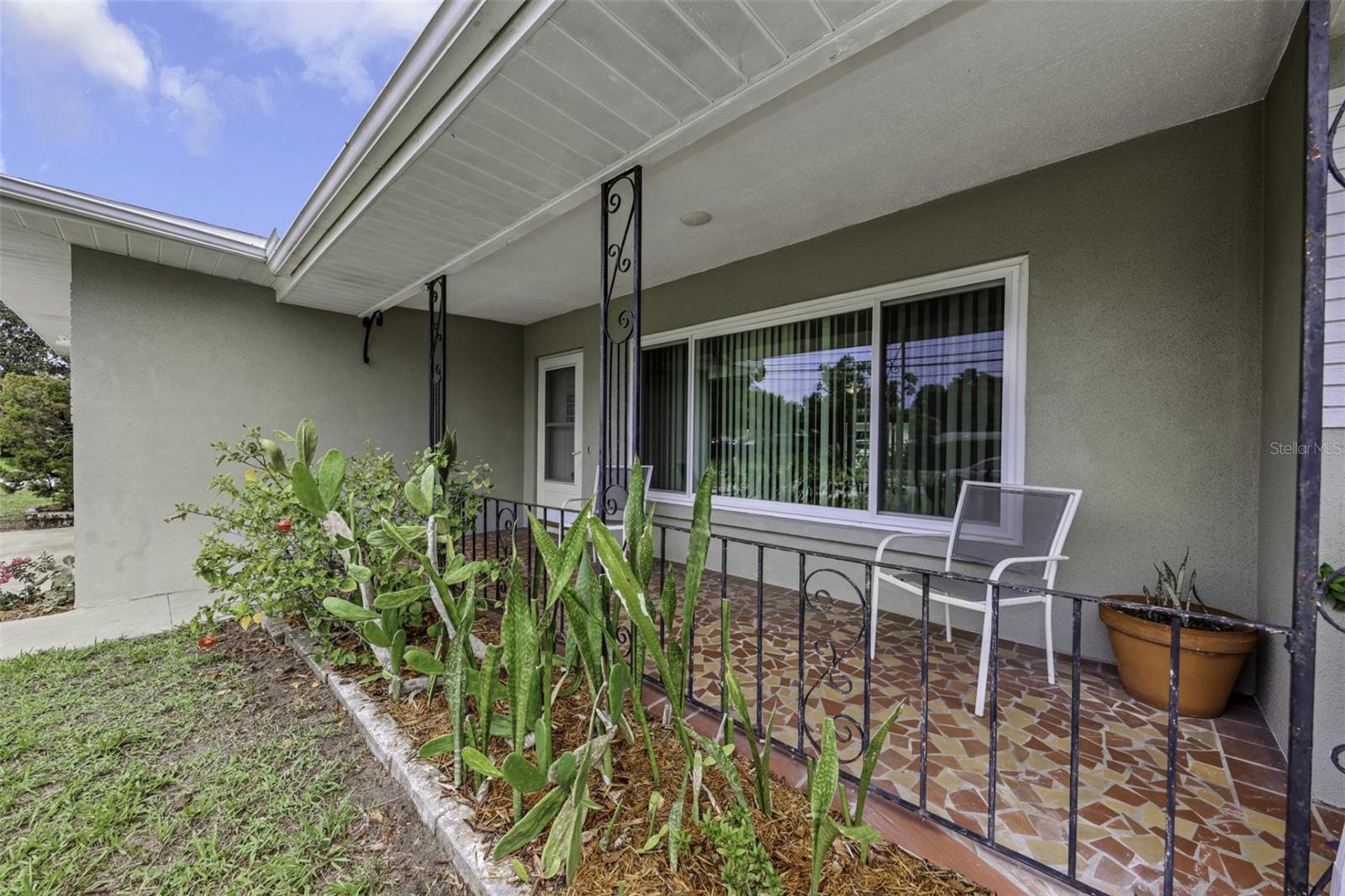 2077 Druid Rd E Property Photo 10