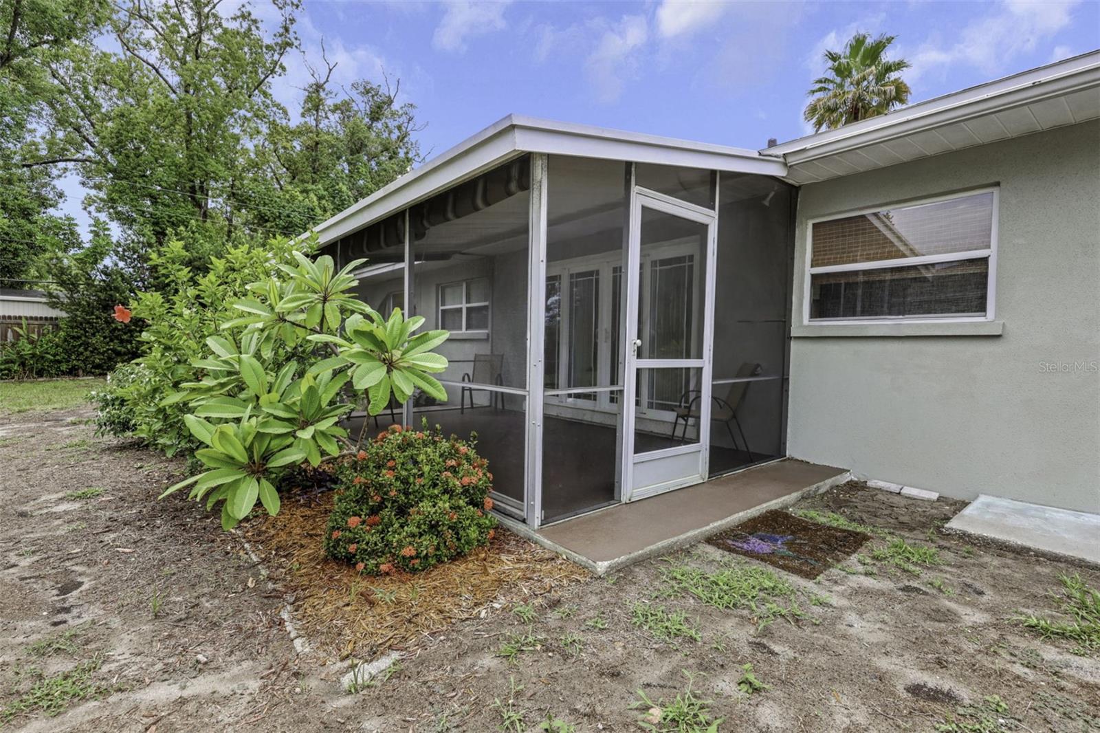 2077 Druid Rd E Property Photo 13