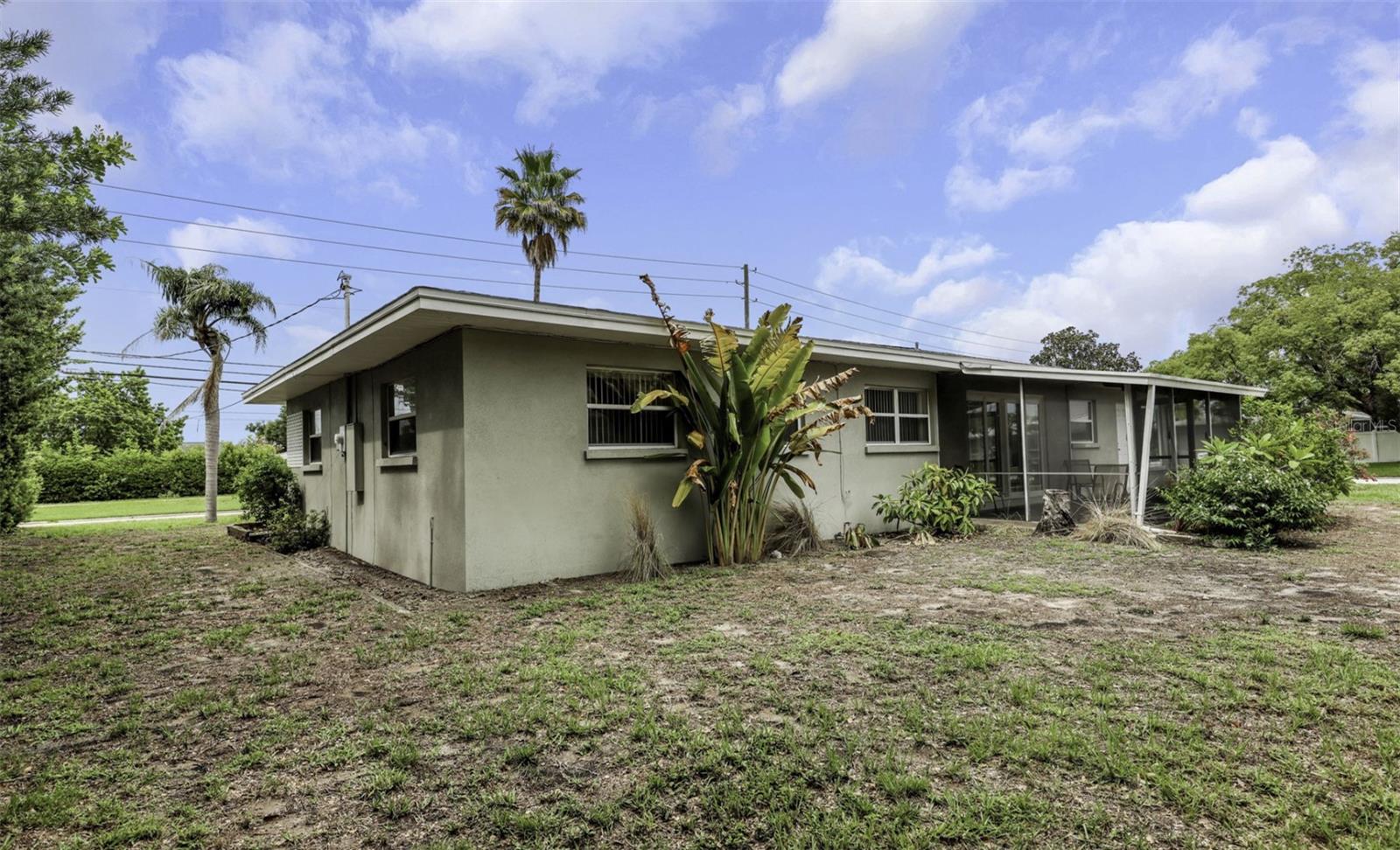 2077 Druid Rd E Property Photo 15
