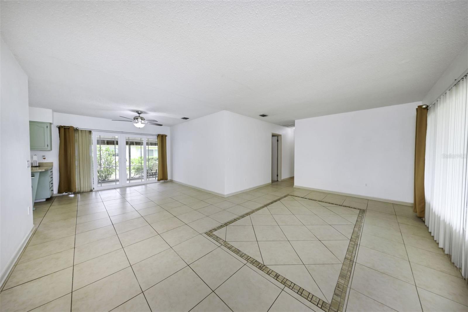 2077 Druid Rd E Property Photo 16