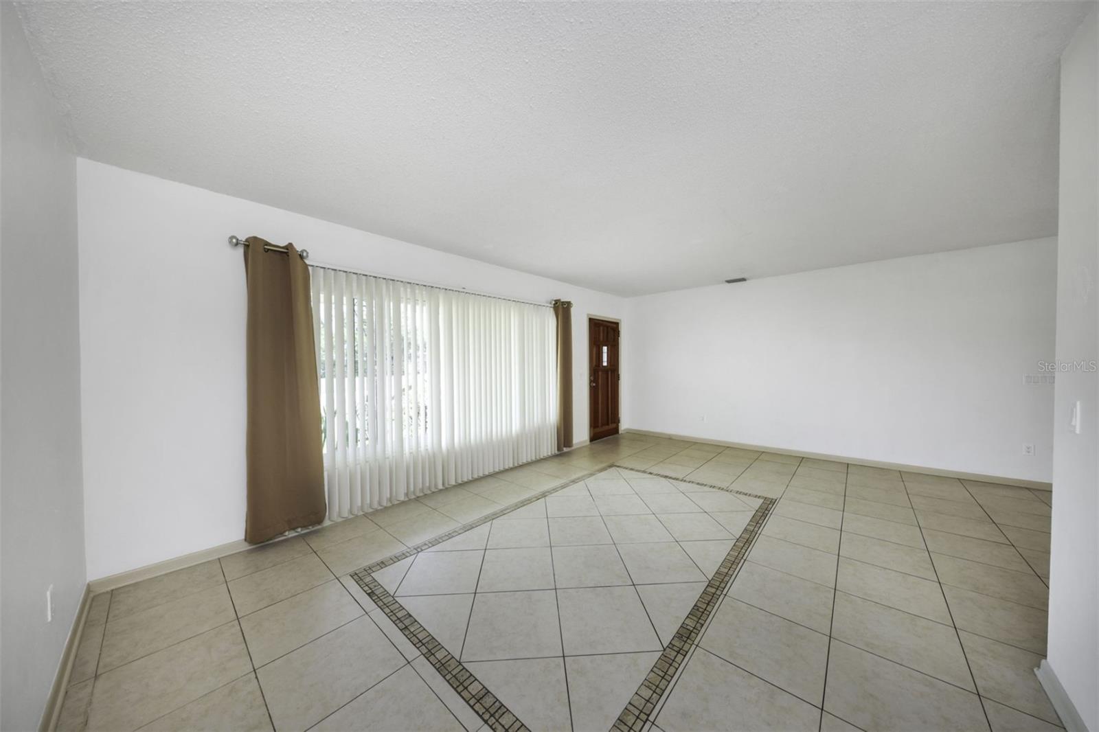 2077 Druid Rd E Property Photo 19