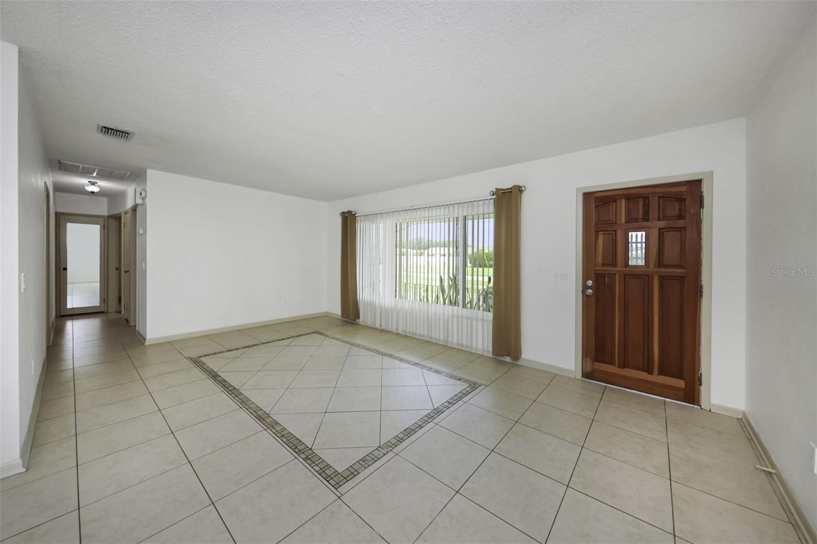 2077 Druid Rd E Property Photo 21