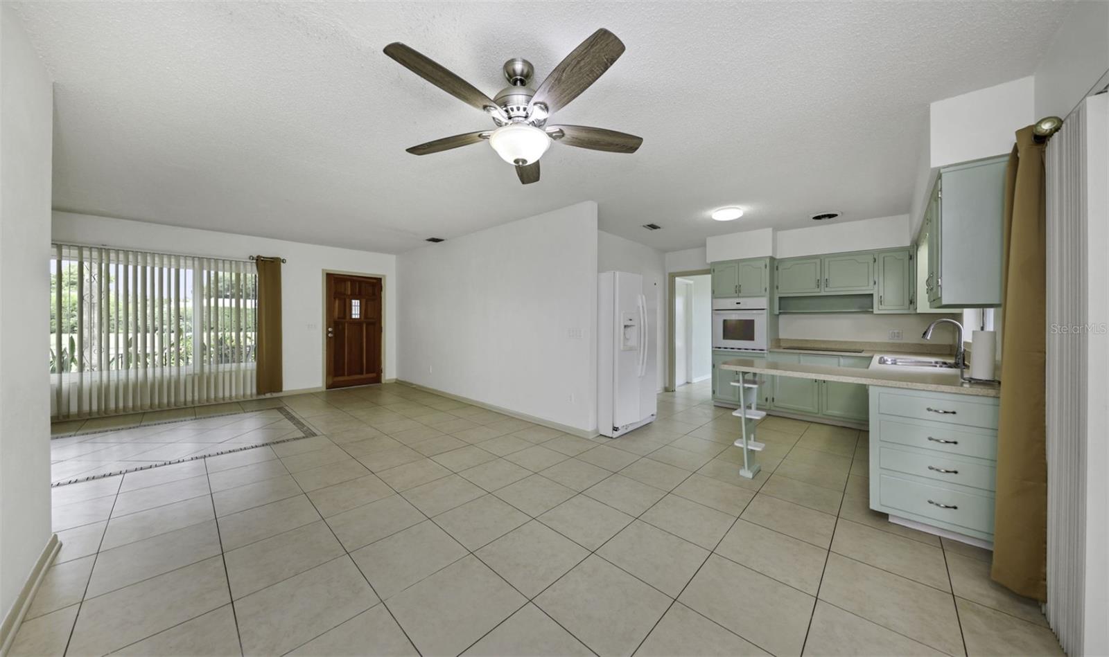 2077 Druid Rd E Property Photo 24