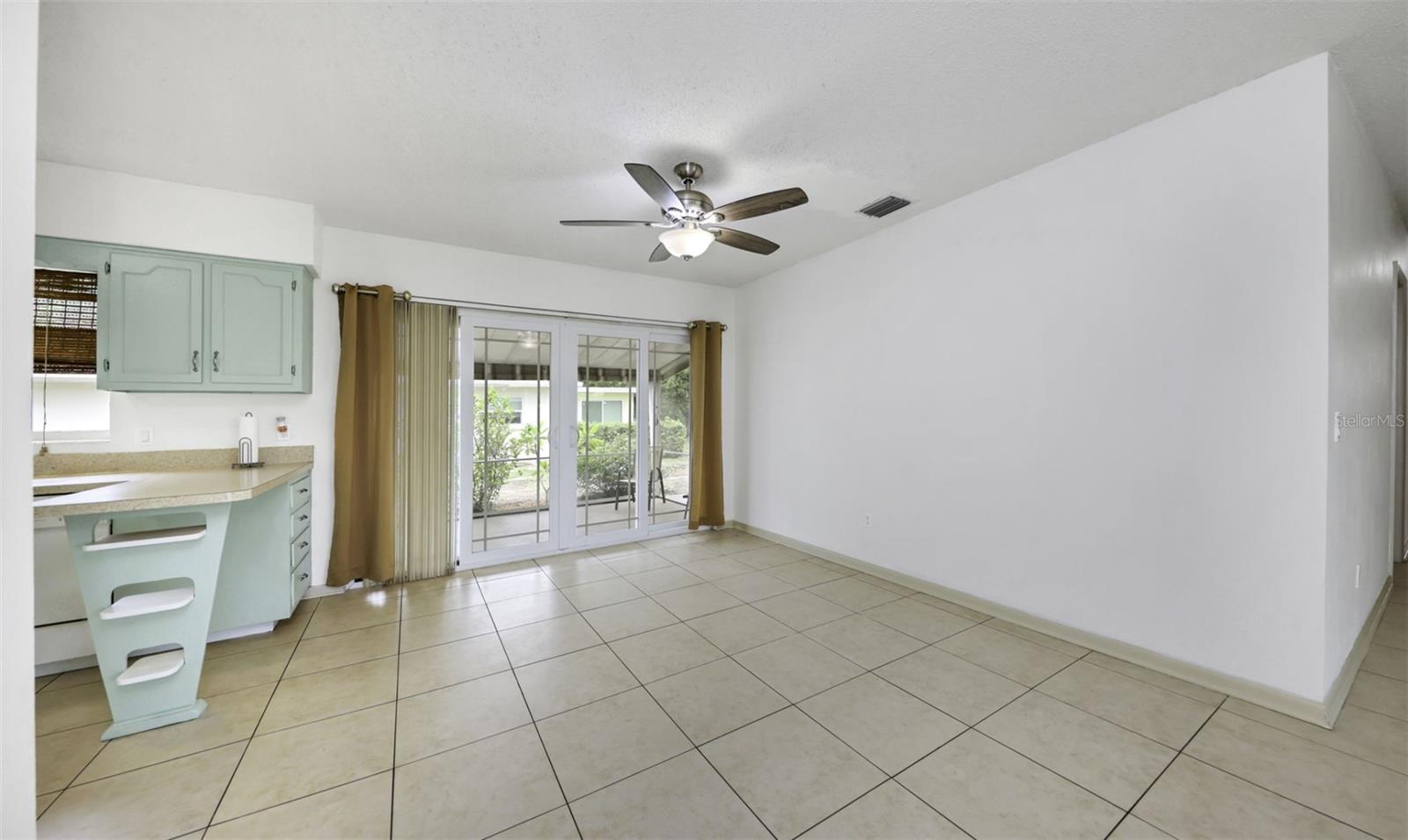 2077 Druid Rd E Property Photo 25