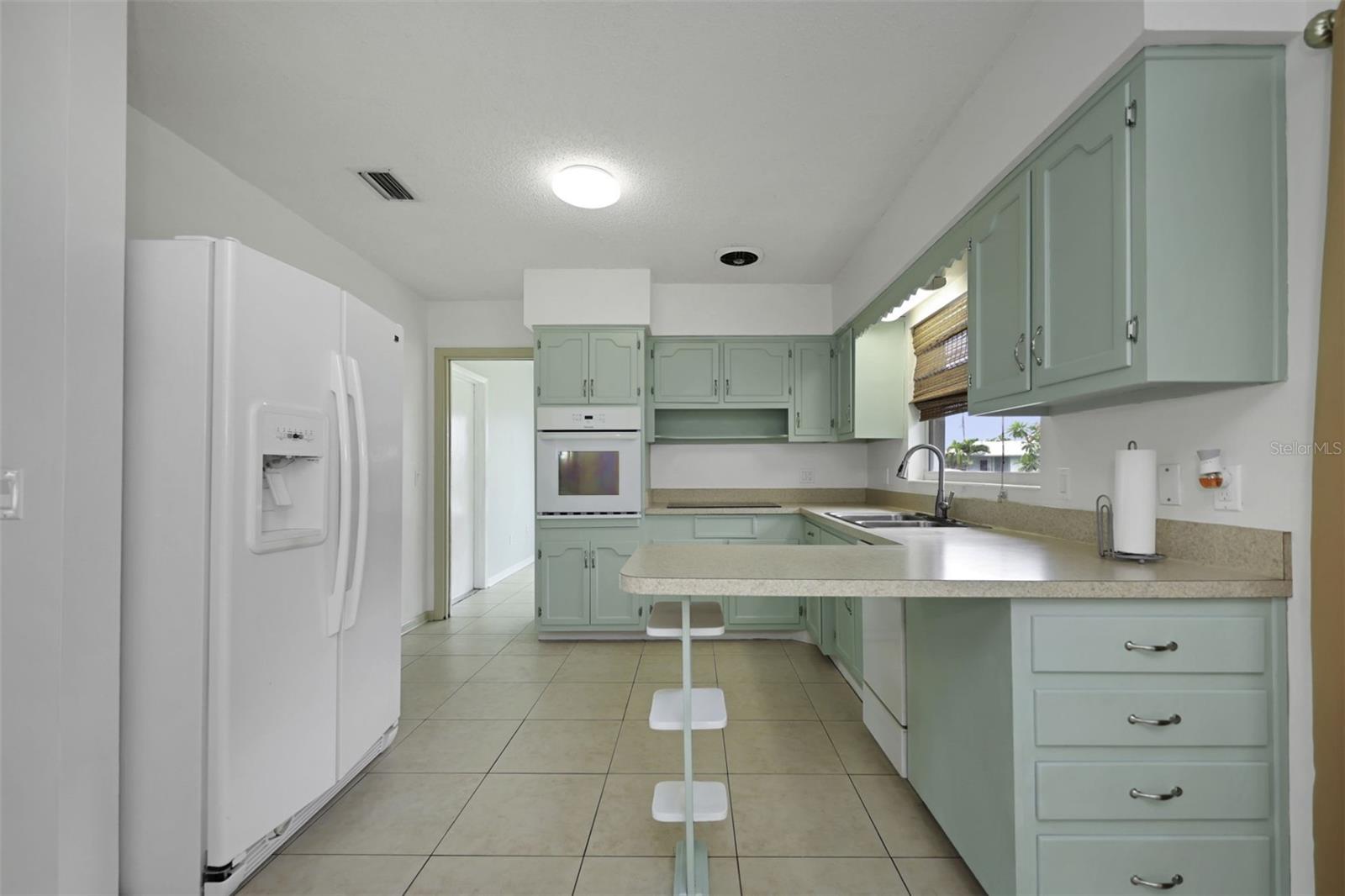 2077 Druid Rd E Property Photo 26