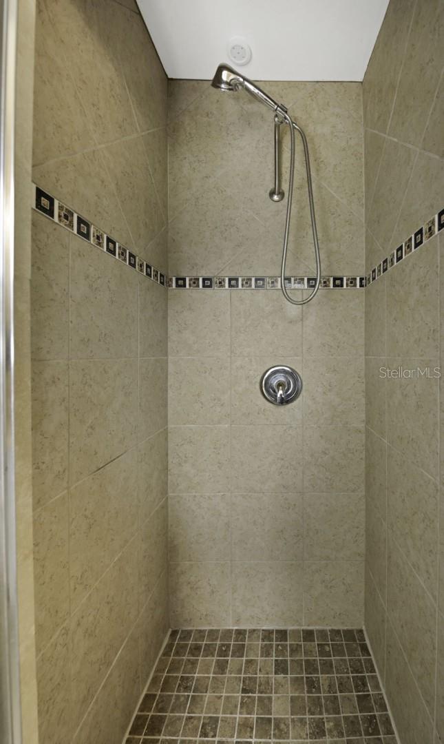 2077 Druid Rd E Property Photo 39
