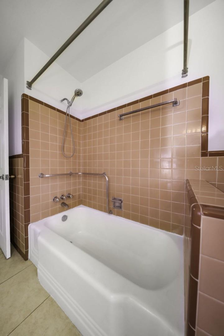 2077 Druid Rd E Property Photo 49