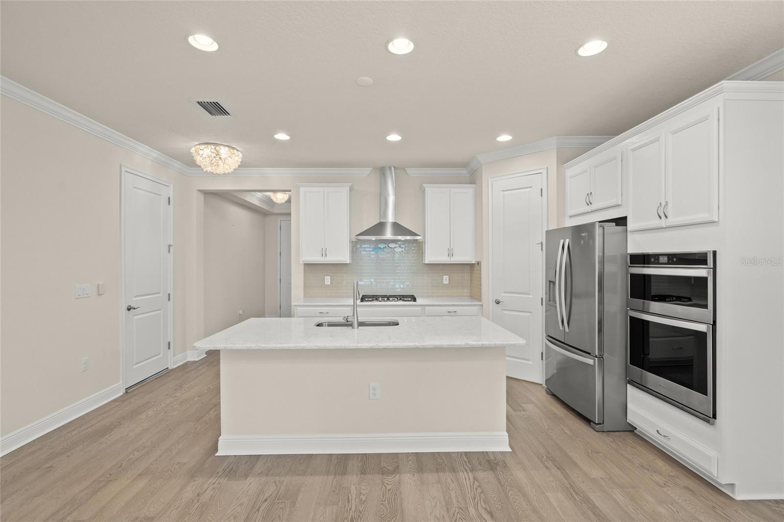 5690 Long Shore Loop Property Photo 4