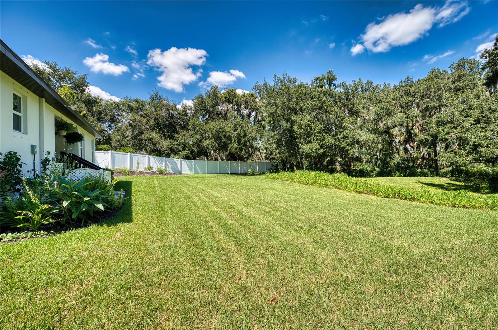 9406 43rd Ct E Property Photo 8