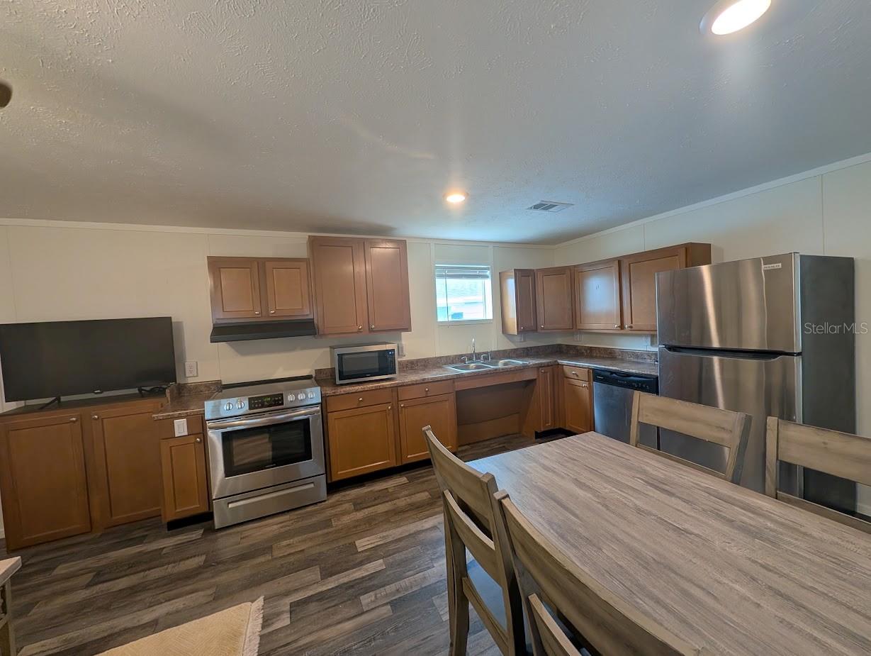 5700 Holiday Park Blvd Property Photo 4