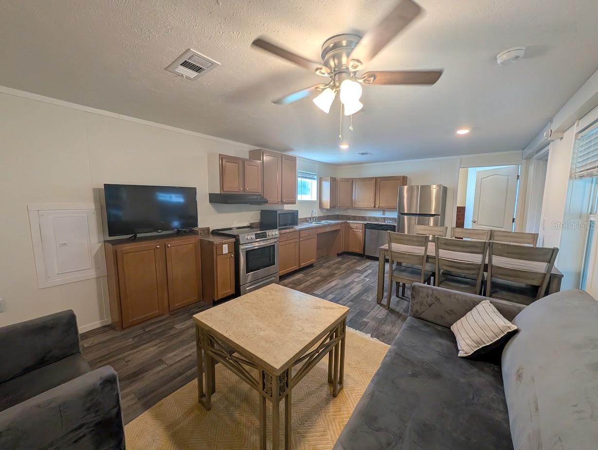 5700 Holiday Park Blvd Property Photo 6