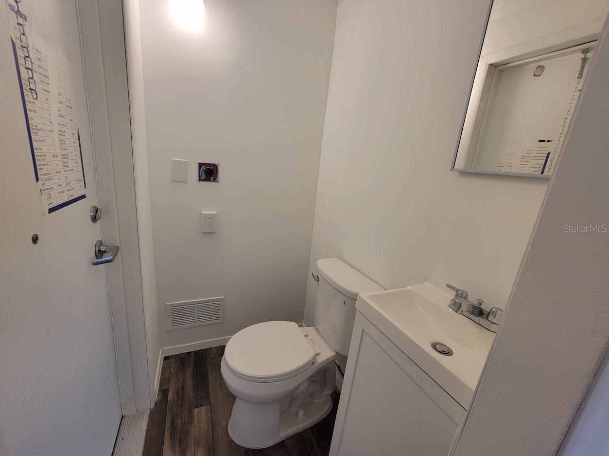 5700 Holiday Park Blvd Property Photo 27