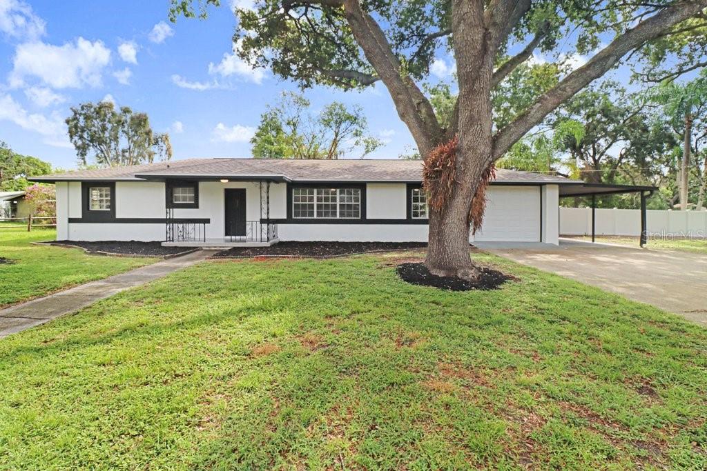 12113 Midlake Dr Property Photo 2