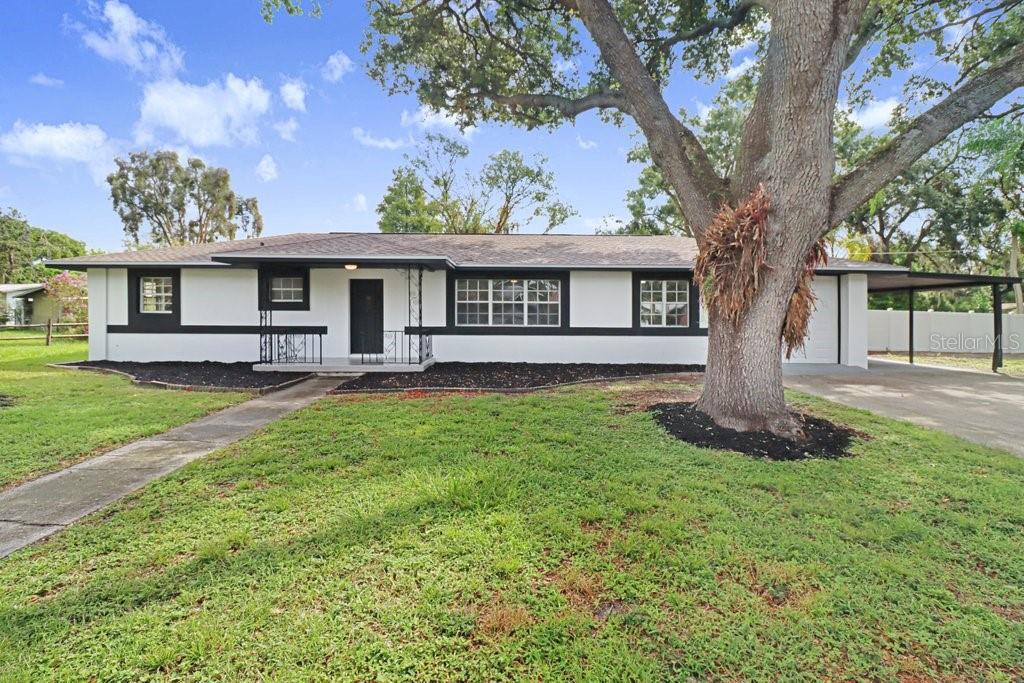 12113 Midlake Dr Property Photo 3
