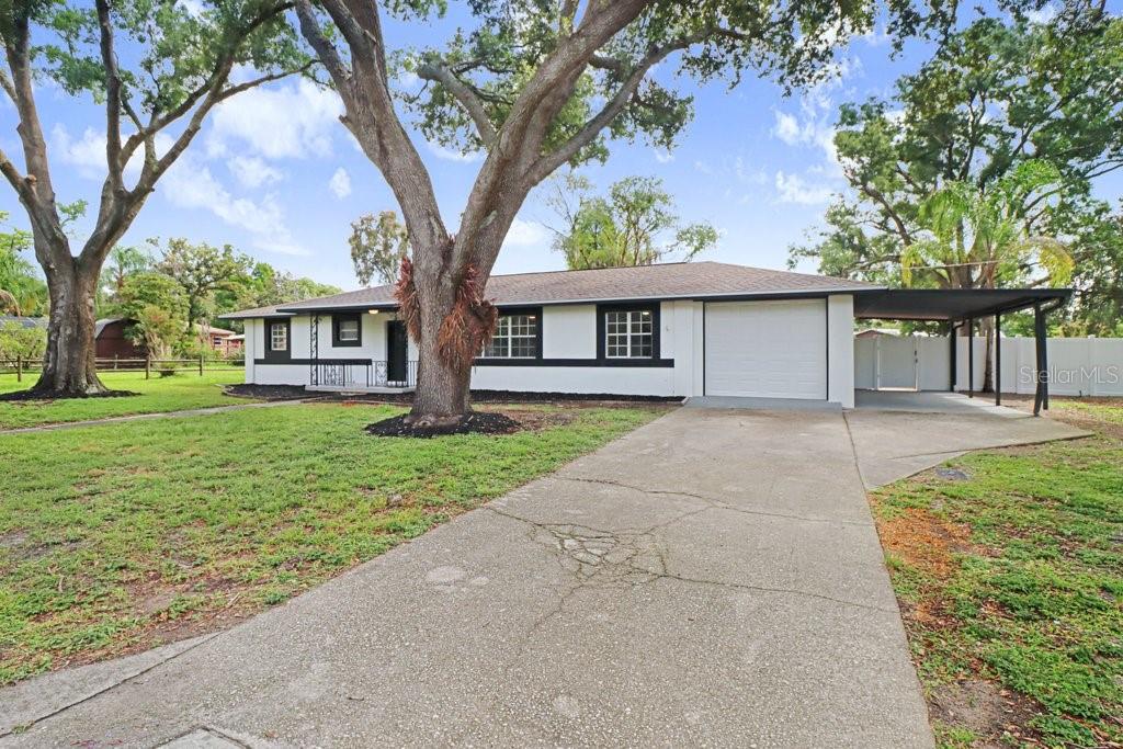12113 Midlake Dr Property Photo 4