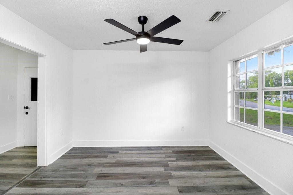 12113 Midlake Dr Property Photo 17