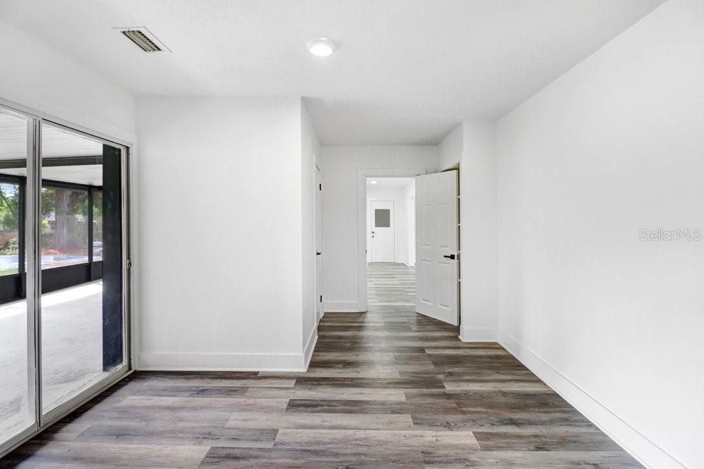 12113 Midlake Dr Property Photo 23