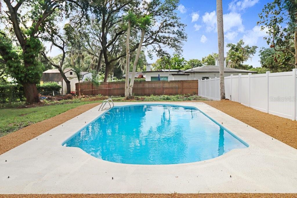 12113 Midlake Dr Property Photo 36