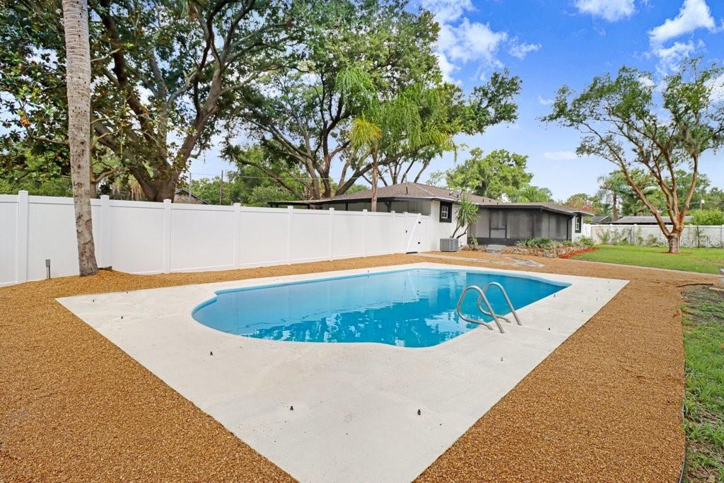 12113 Midlake Dr Property Photo 38