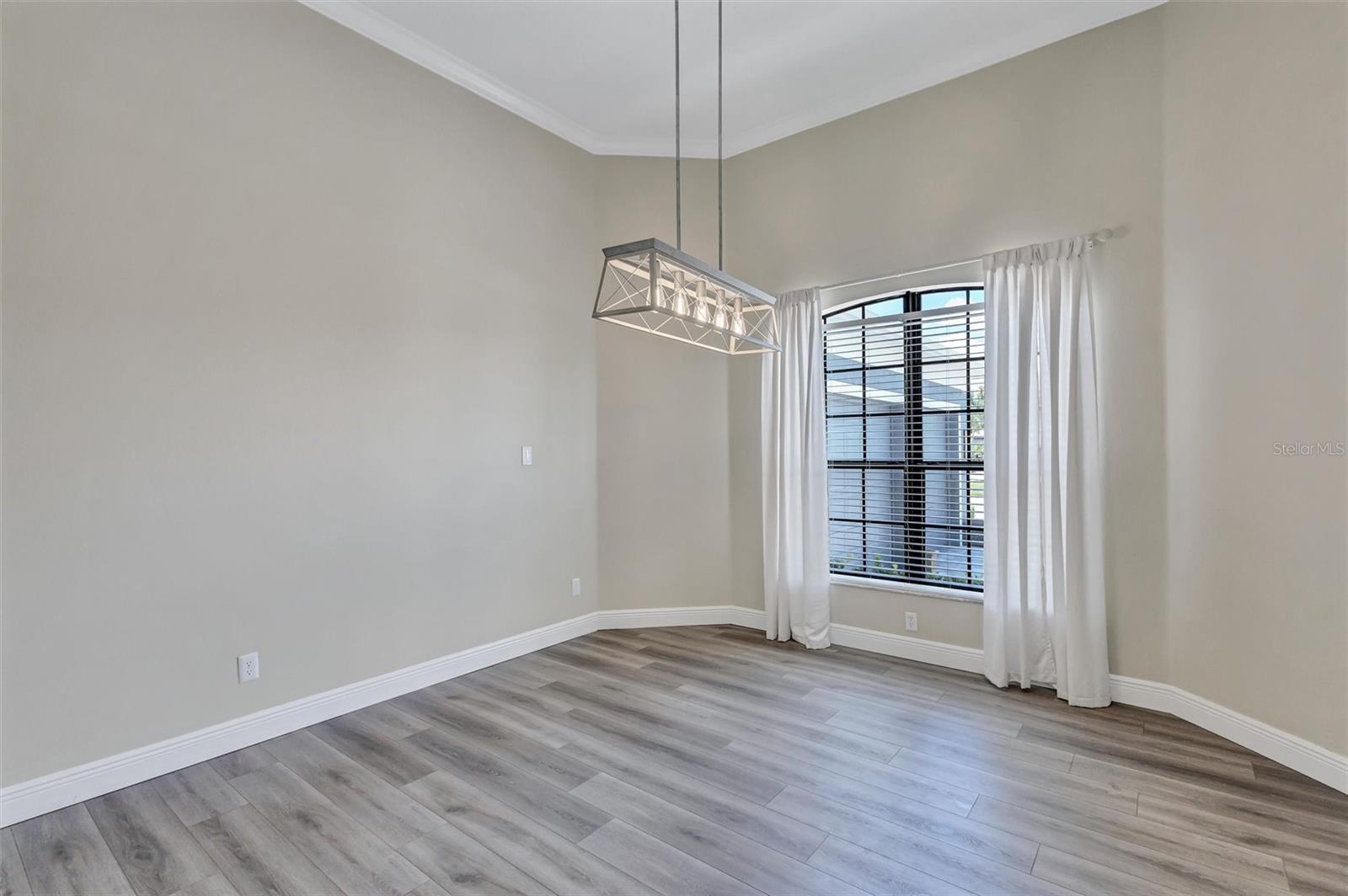 1911 148th Ct E Property Photo 9