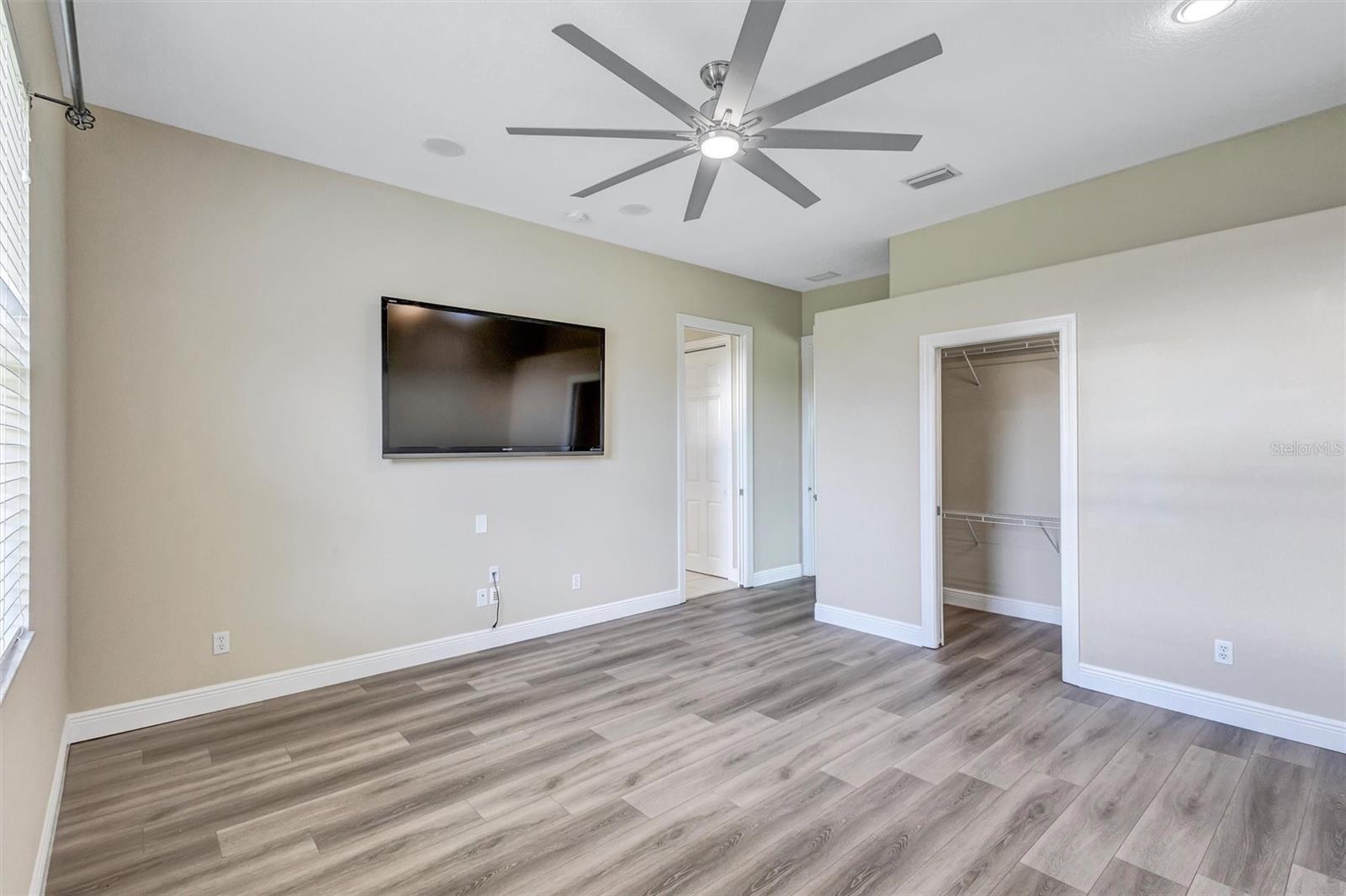 1911 148th Ct E Property Photo 32