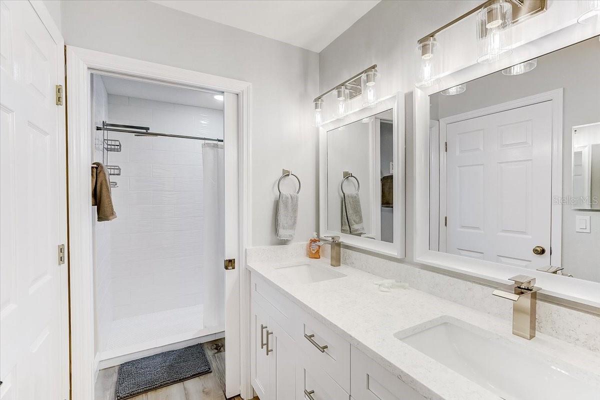 2424 Bay Dr #2424/2426 Property Photo 17