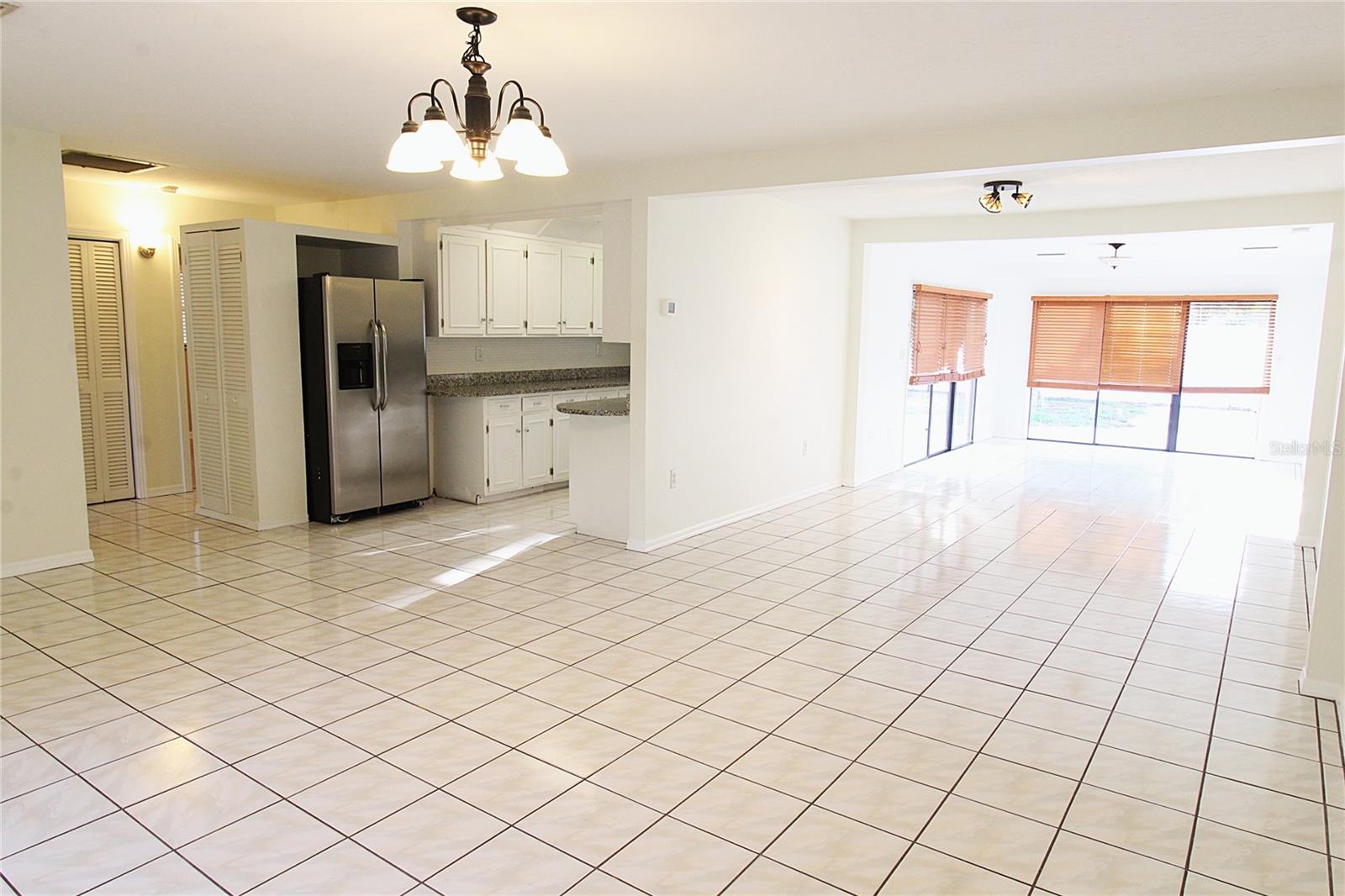 2516 E Milmar Dr Property Photo 2