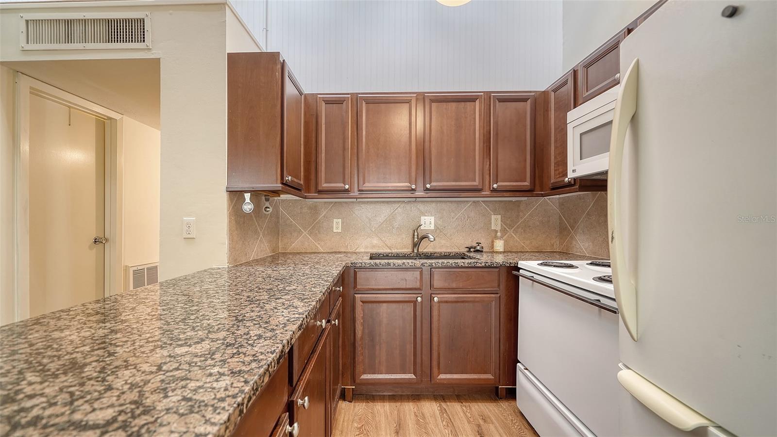 500 N Jefferson Ave #b-5 Property Photo 5