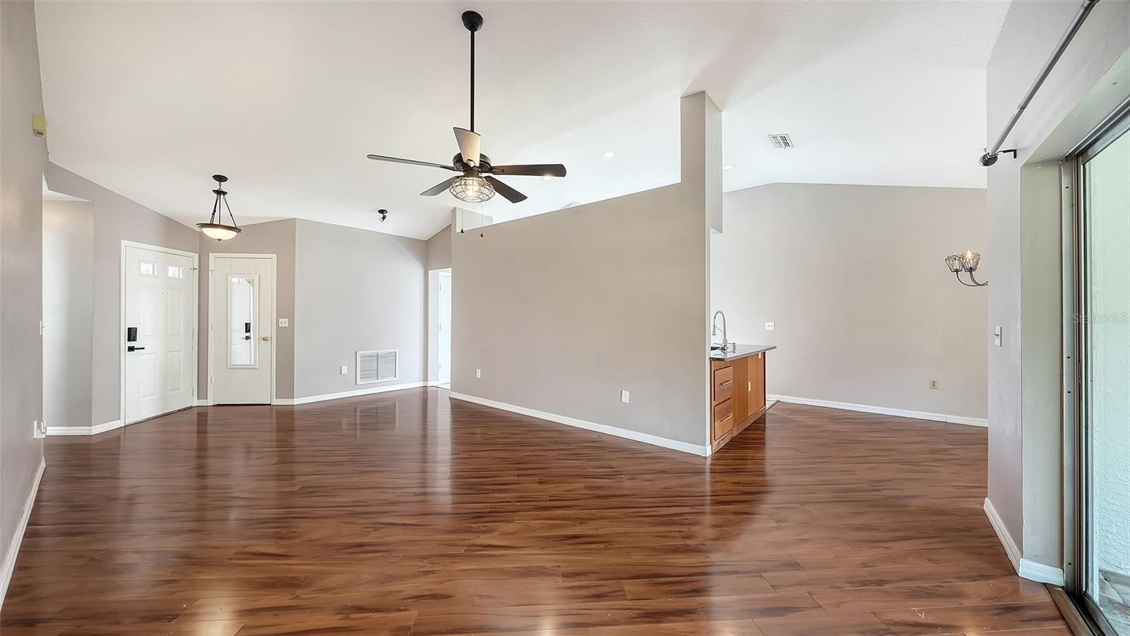 4910 6th Ave E Property Photo 9