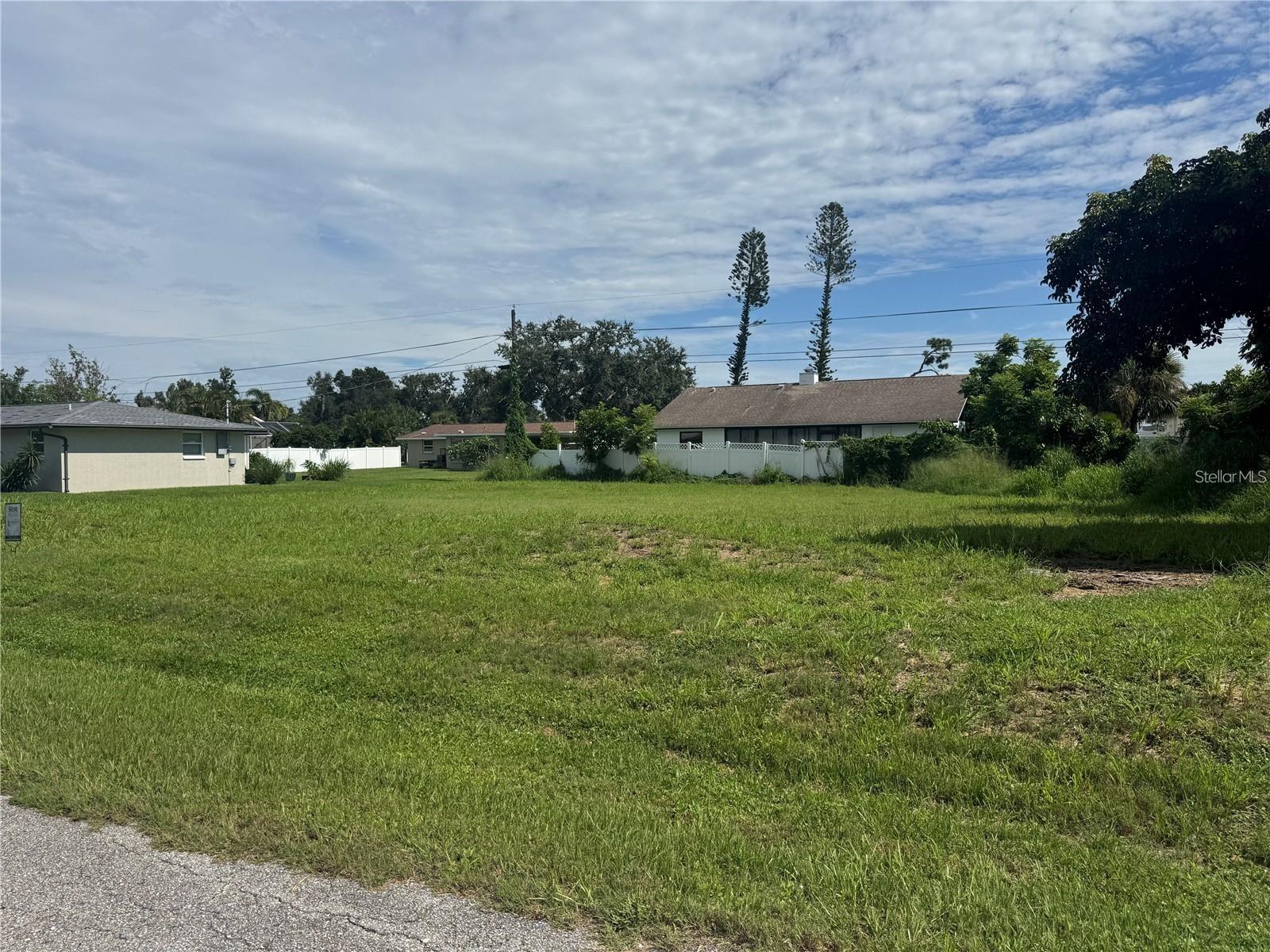 Roslyn Rd Property Photo 1
