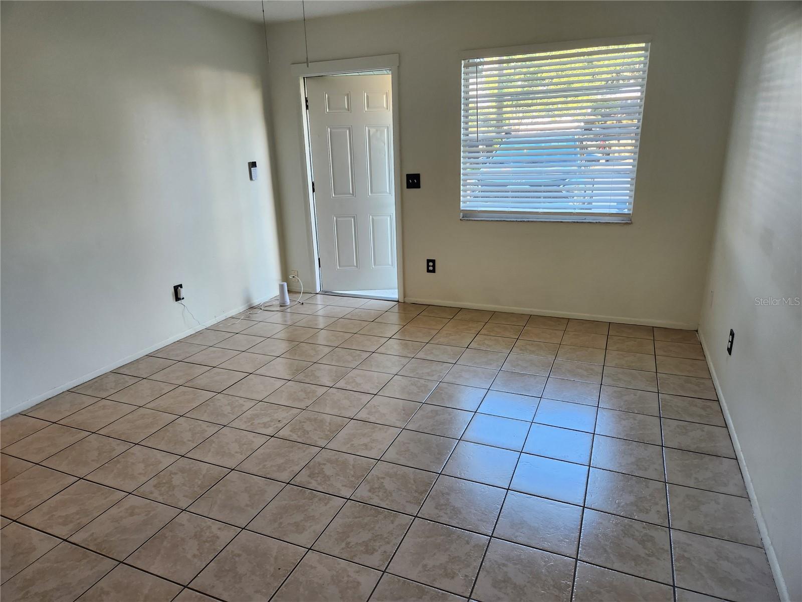 1120 36th St W #a Property Photo 3