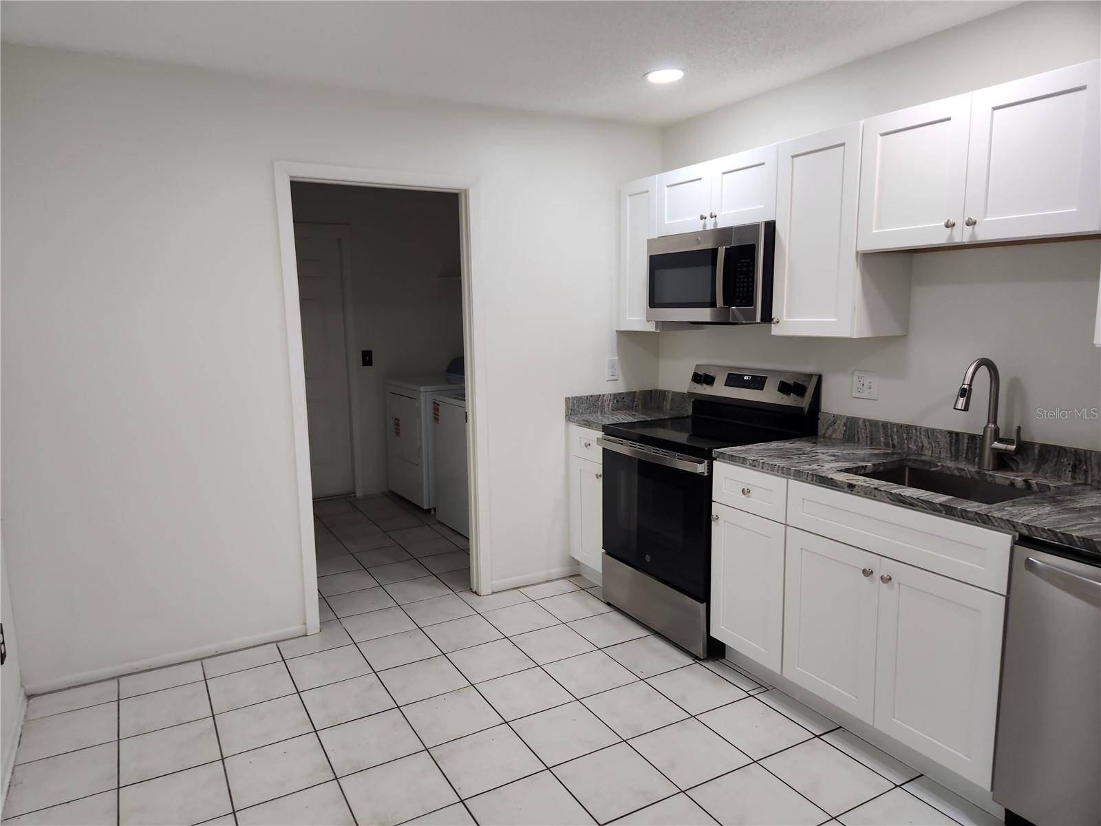 1120 36th St W #a Property Photo 6