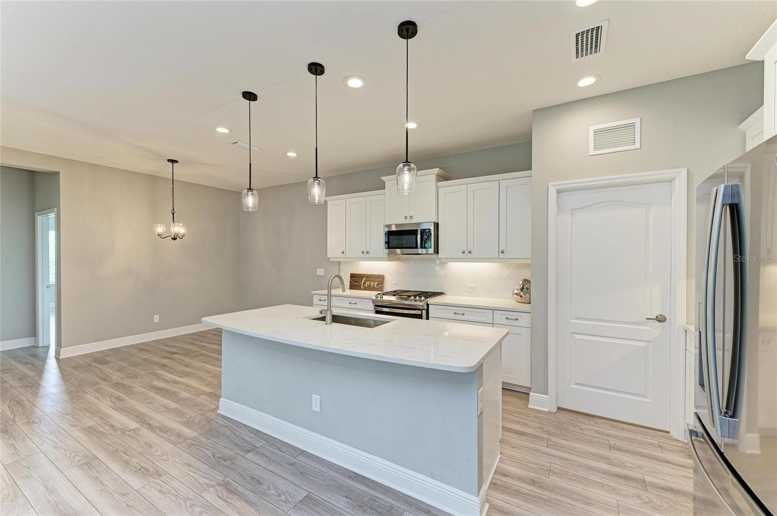 2802 Butterfly Jasmine Trl Property Photo 5
