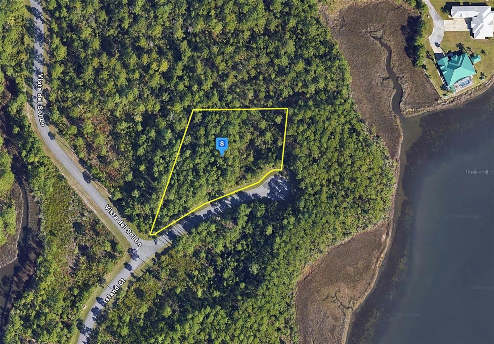 702 Island Ct Property Photo 1