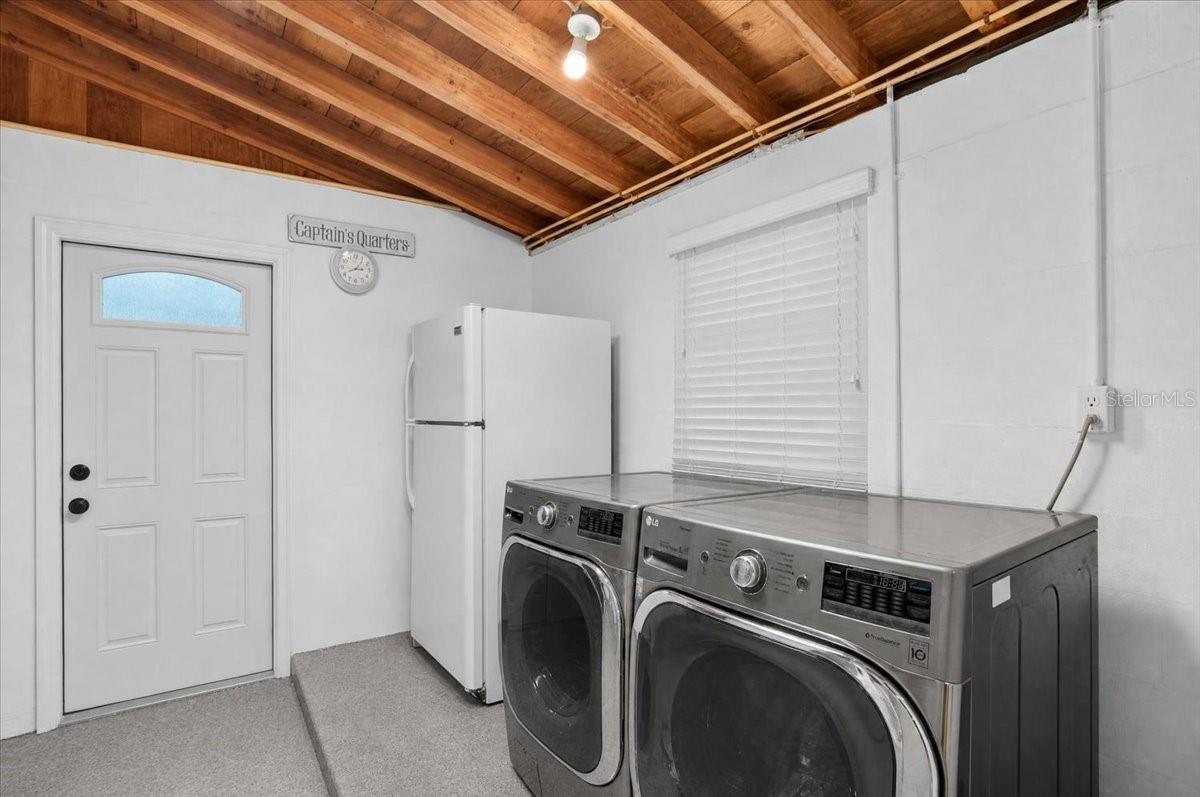 520 69th St Property Photo 36