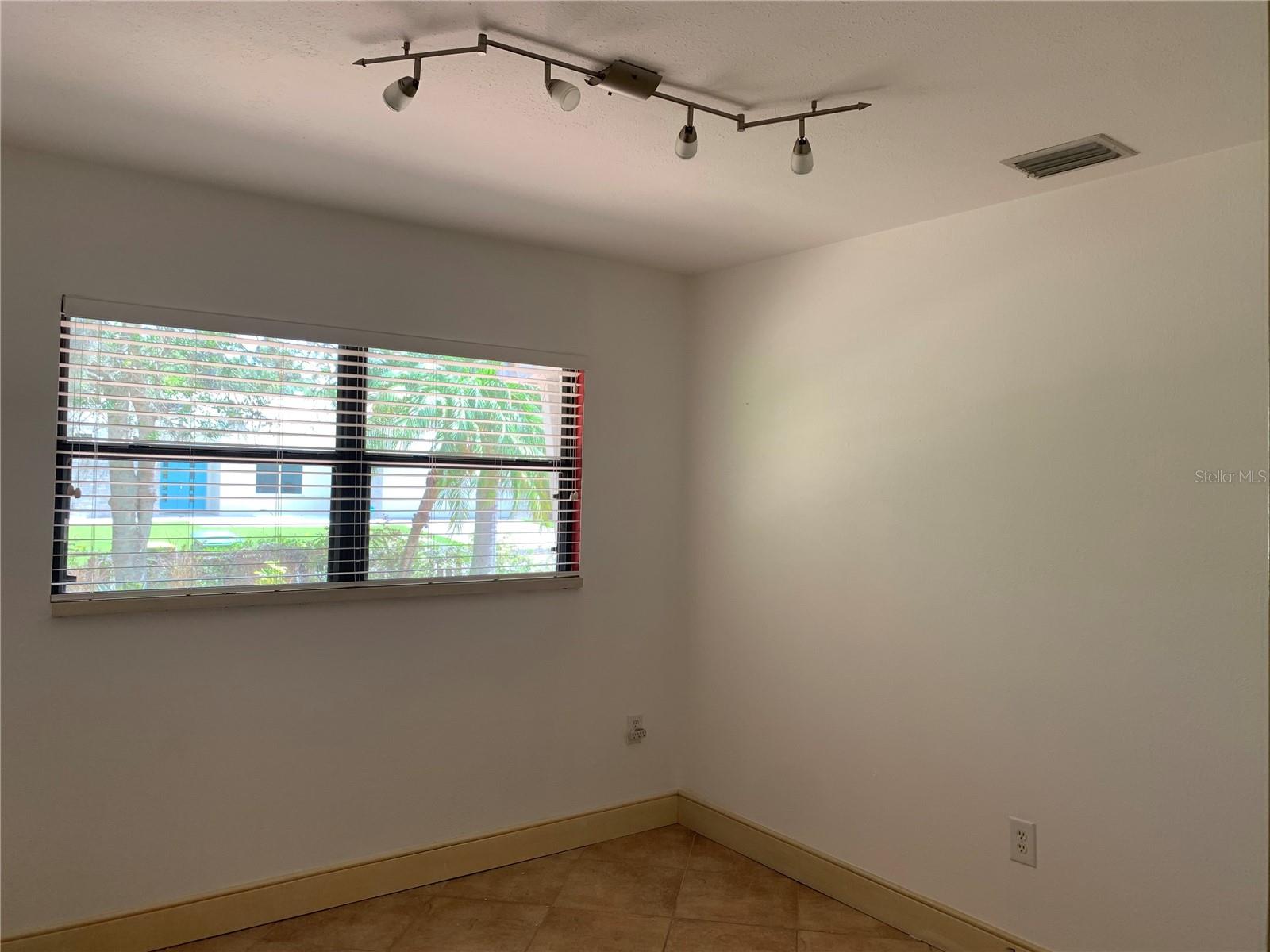 2436 Waldemere St Property Photo 10