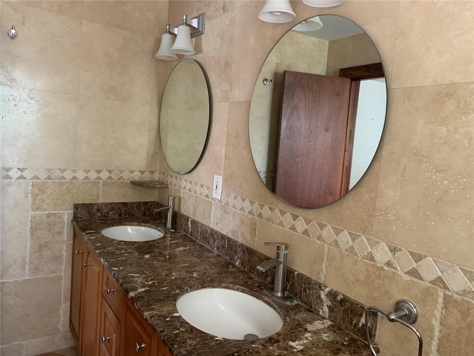 2436 Waldemere St Property Photo 15