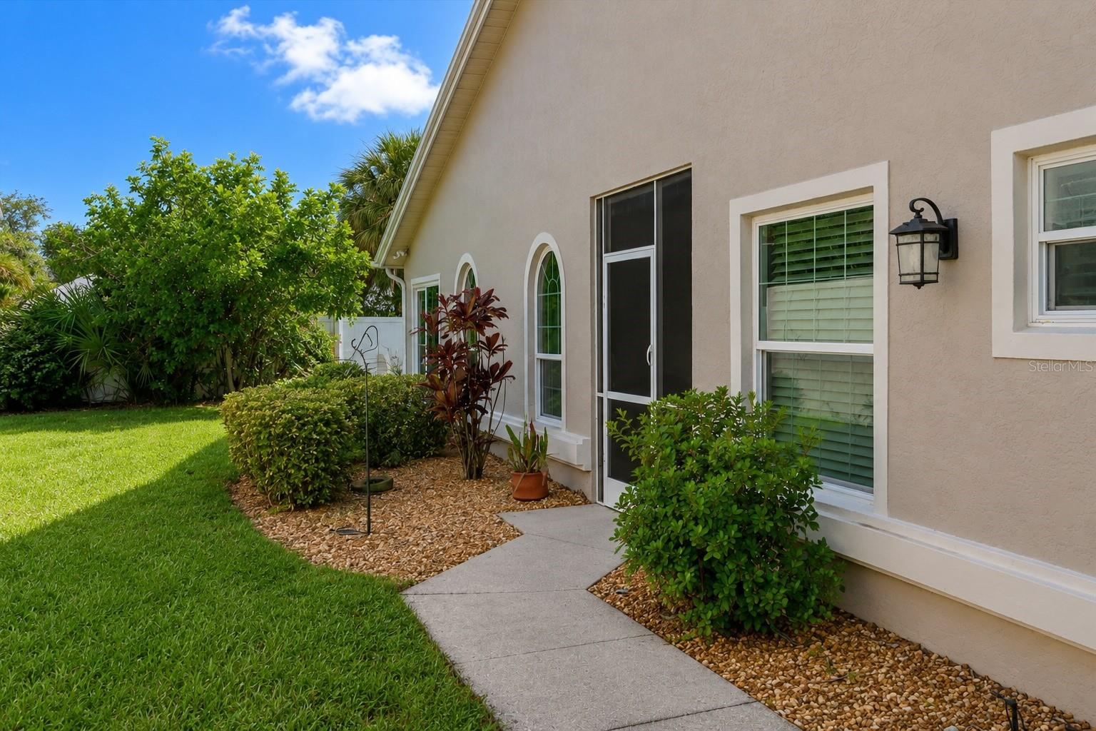 4427 Murfield Dr E Property Photo 2