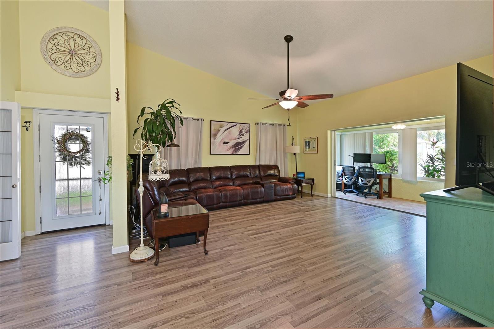 4427 Murfield Dr E Property Photo 5