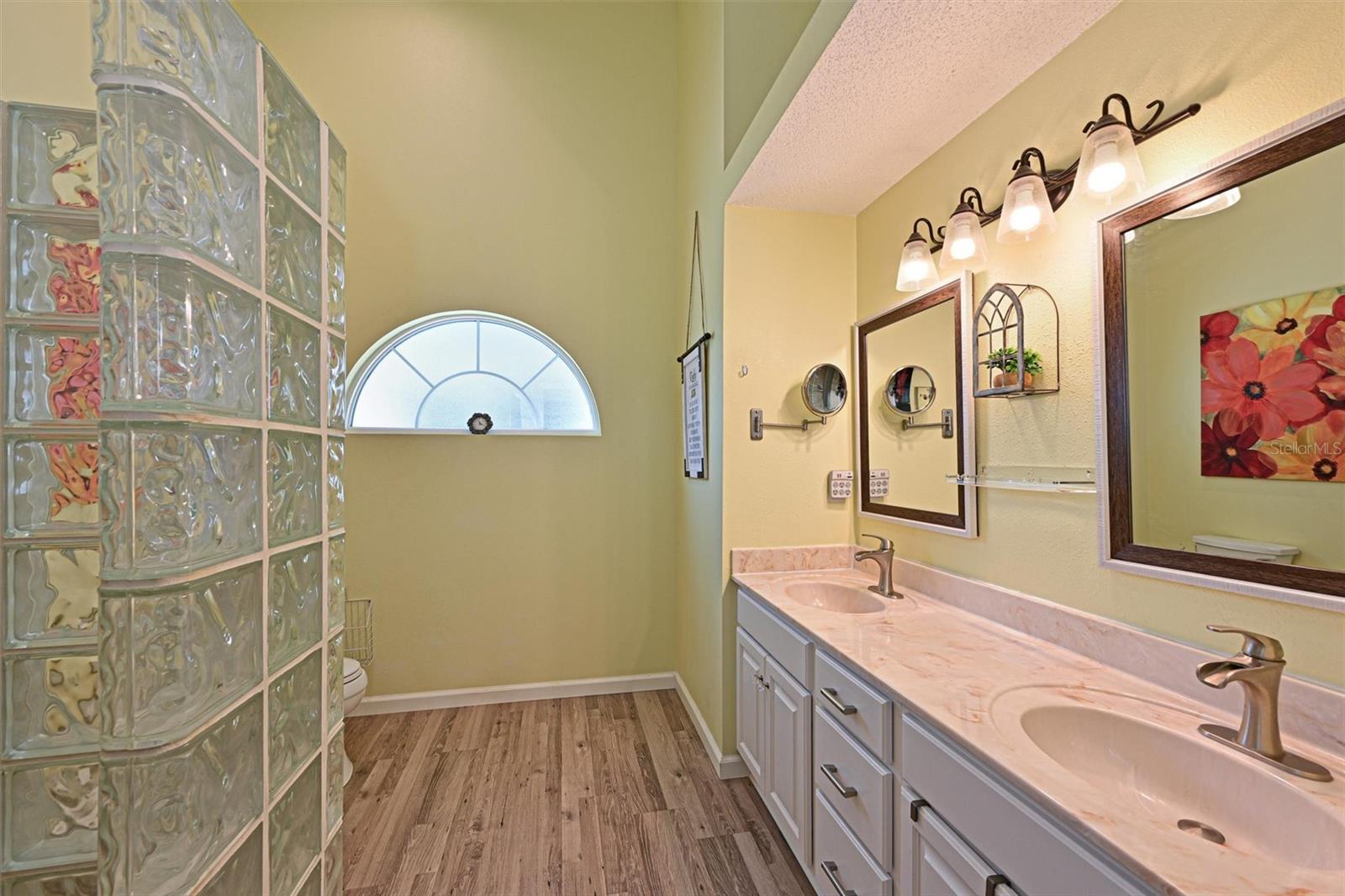 4427 Murfield Dr E Property Photo 14