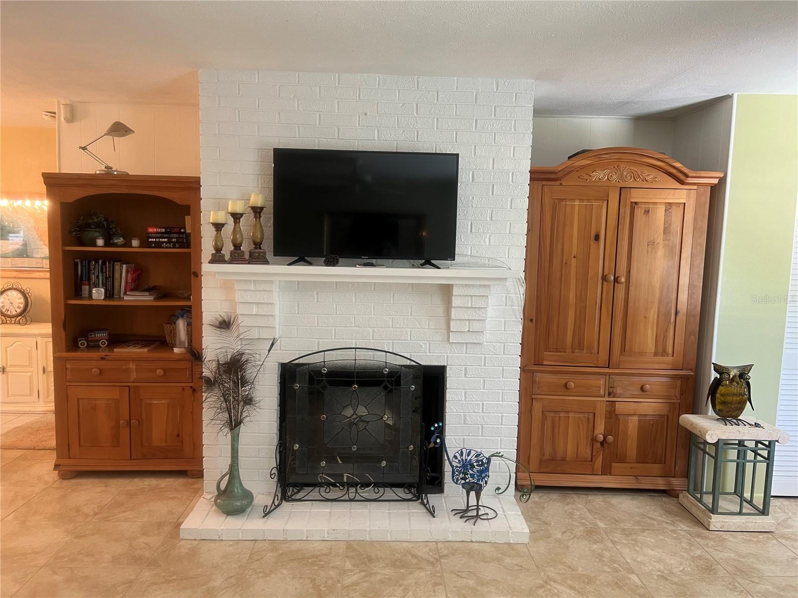 2425 Doud St Property Photo 3